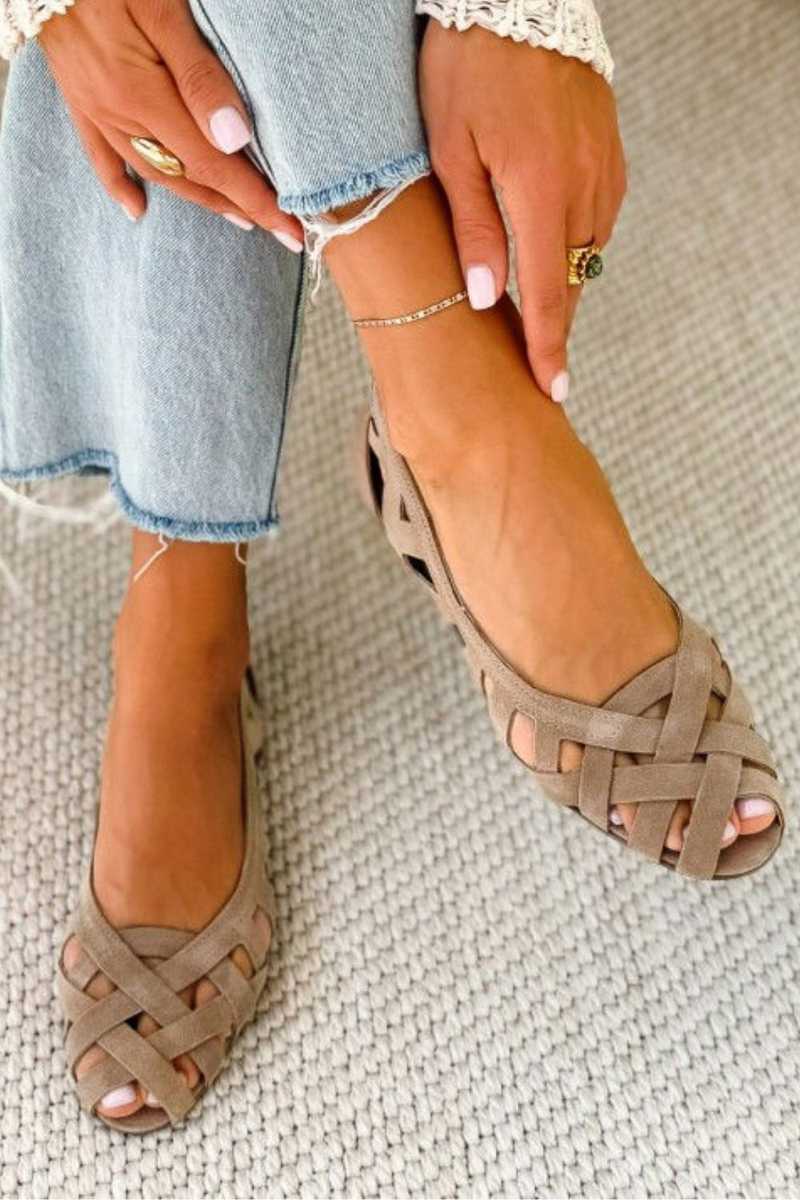 Kathy - Flache geflochtene Cut-out-Sandalen