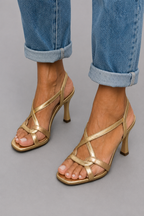 Elisabetta | Goldene Sommer-Sandalen für einen Hauch von Zauber