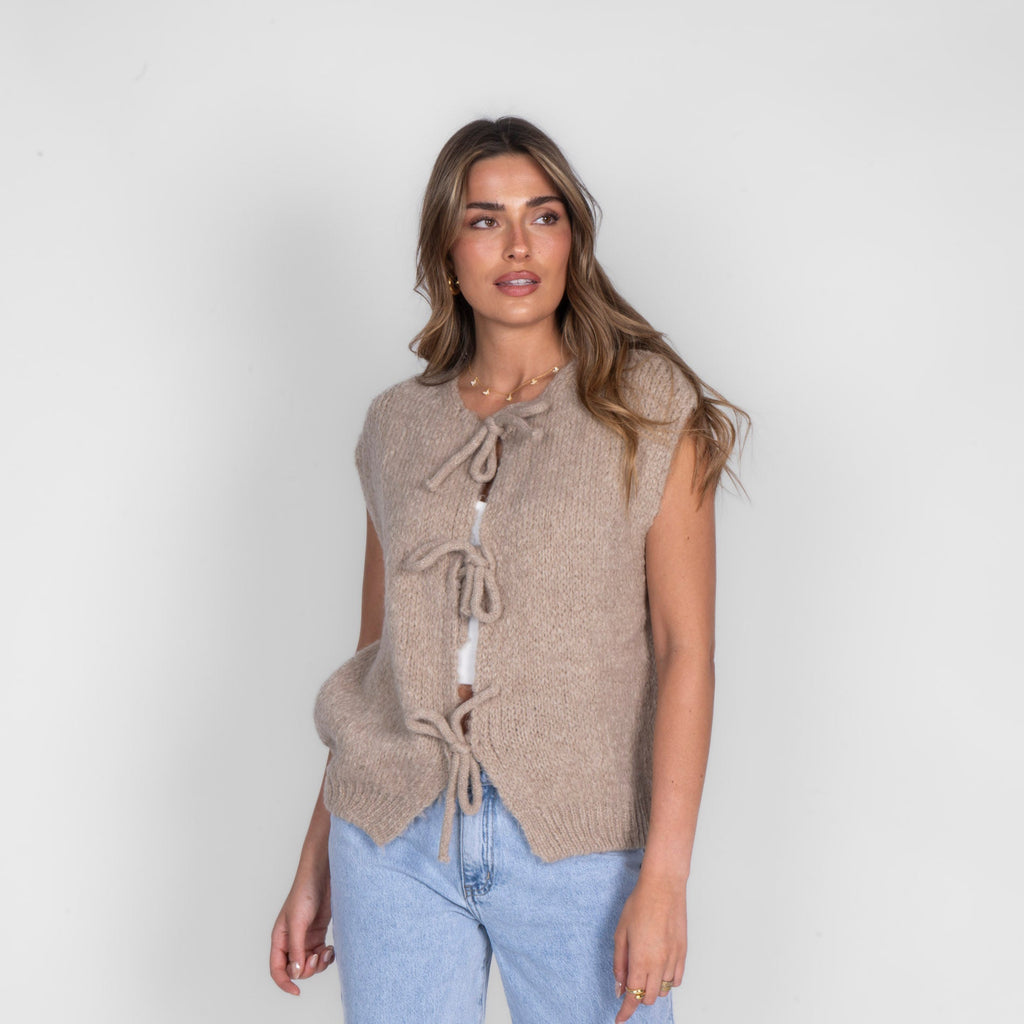 Strickweste mit Schleifen