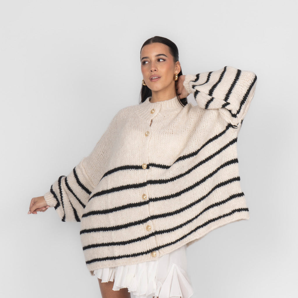 Oversized Cardigan „CozyGlam“ – Stripe Edition