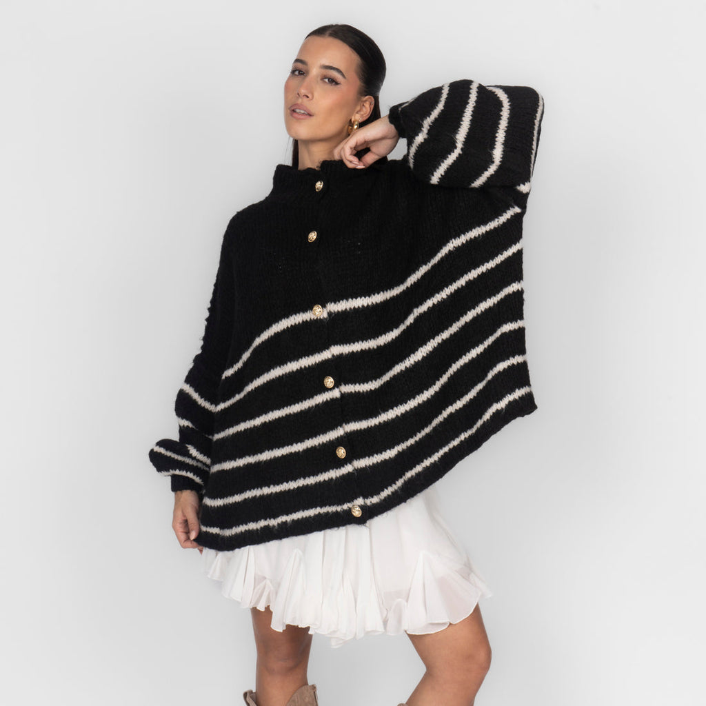 Oversized Cardigan „CozyGlam“ – Stripe Edition